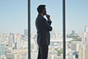 A "síndrome do cargo fictício" acontece quando empresas concedem um novo título para funcionários, sem que isso reflita concretamente nas suas atribuições