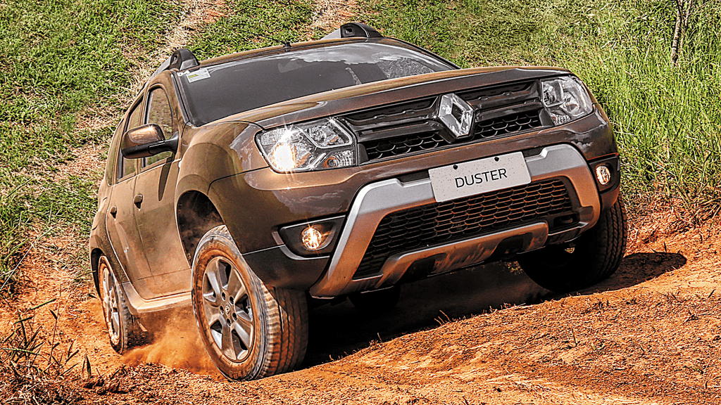 Renault Duster 4x4 em uma estrada de lama