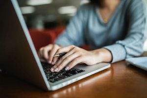Cursos de graduação em direito, odontologia, enfermagem e psicologia poderão ter, no máximo, 30% da carga-horária em EaD