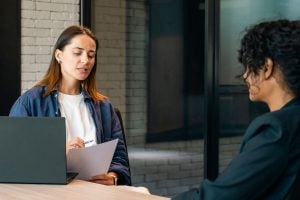 Recrutadores valorizam candidatos que chegam bem preparados para entrevistas e mantém uma postura transparente ao longo do processo seletivo