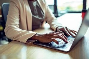 forbes ghostworking busca por emprego no expediente