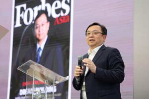 Wang Chuanfu em evento organizado pela Forbes Brasil