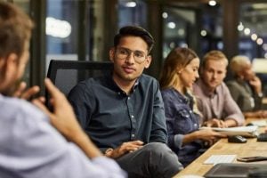 Especialistas veem o “Gen Z Stare” como reflexo da falta de interações sociais durante os anos formativos da Geração Z